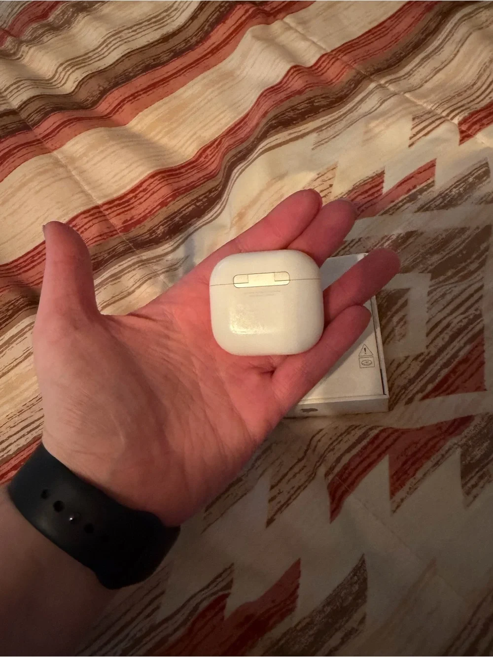 Apple AirPod 4 with noise cancellation hardly used